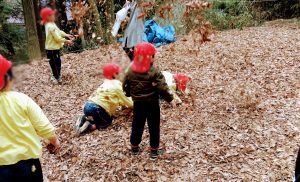 ナザレ幼稚園　からんこ山　山遊び　ビタミンママ